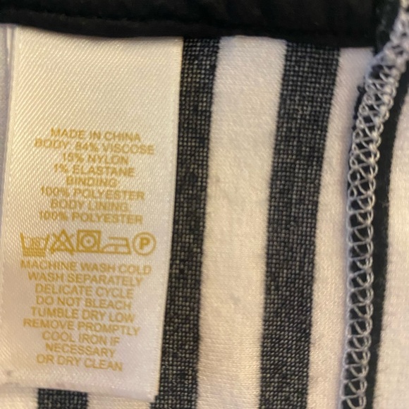 ♤Kate Spade♤ Black & White Striped moto Jacket with Gold Hardware, girls size 3T - Picture 4 of 7